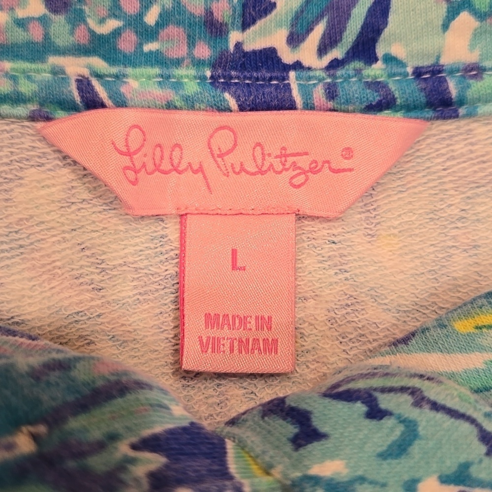 LILLY PULITZER CAPTAIN POPOVER IN " TORTUGA TIME PRINT" UPF 50+. SIZE LARGE. - Picture 3 of 10